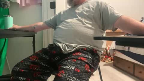 Allergictolove online show from 11/17/25, 04:35