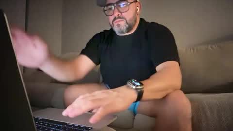 Snapshot of allessandro699 chatting on 11/08/25, 01:28 Allessandro online show from 11/08/25, 01:28