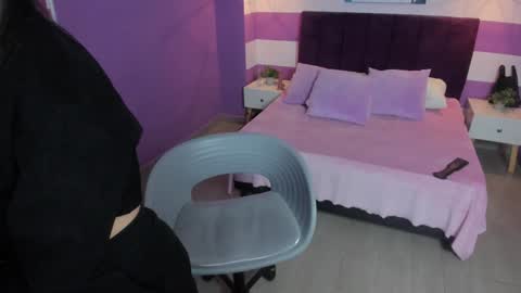 Snapshot of alli_cooper chatting on 12/17/24, 01:16 Ali online show from 12/17/24, 01:16