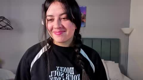 Snapshot of alli_cooper chatting on 04/22/26, 11:23 Ali online show from 04/22/26, 11:23