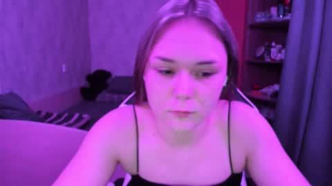 Snapshot of alli_zi chatting on 10/20/25, 04:07 Blair online show from 10/20/25, 04:07