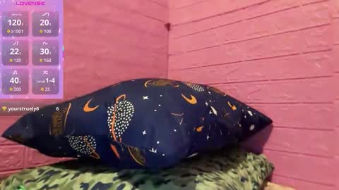 Snapshot of allianahpetit chatting on 03/25/26, 04:35 allianahpetit online show from 03/25/26, 04:35