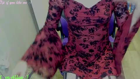 Snapshot of allie__kat chatting on 04/19/26, 02:05 Allie online show from 04/19/26, 02:05