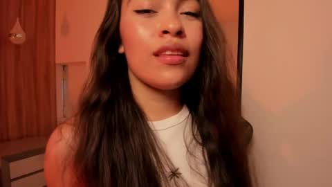 Snapshot of allie_bruce chatting on 05/22/26, 10:04 A L L I E online show from 05/22/26, 10:04