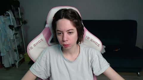 Snapshot of allie_hazie chatting on 04/06/26, 12:19 alice online show from 04/06/26, 12:19