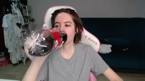 Snapshot of allie_hazie chatting on 04/09/26, 12:21 alice online show from 04/09/26, 12:21