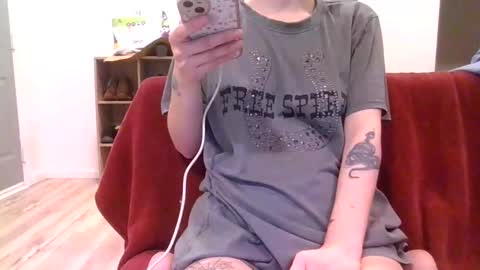 Snapshot of alliebearx chatting on 01/30/25, 05:41 alliebearx online show from 01/30/25, 05:41