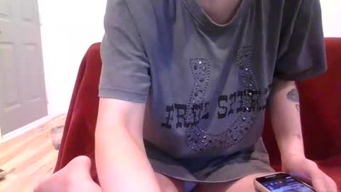 Snapshot of alliebearx chatting on 02/06/25, 12:43 alliebearx online show from 02/06/25, 12:43