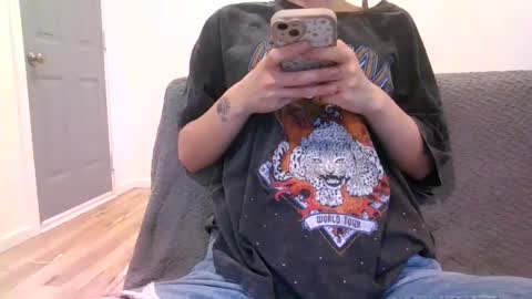 Snapshot of alliebearx chatting on 02/10/25, 08:42 alliebearx online show from 02/10/25, 08:42