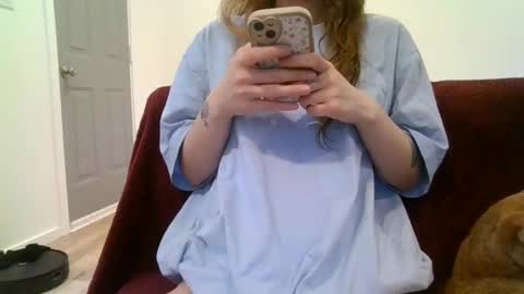 Snapshot of alliebearx chatting on 02/18/25, 06:37 alliebearx online show from 02/18/25, 06:37