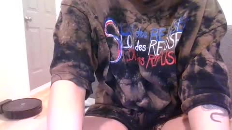 Snapshot of alliebearx chatting on 02/23/25, 06:01 alliebearx online show from 02/23/25, 06:01