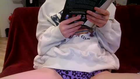 Snapshot of alliebearx chatting on 02/27/25, 03:14 alliebearx online show from 02/27/25, 03:14