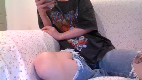 Snapshot of alliebearx chatting on 03/10/25, 12:51 alliebearx online show from 03/10/25, 12:51