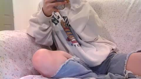 Snapshot of alliebearx chatting on 03/12/25, 01:47 alliebearx online show from 03/12/25, 01:47