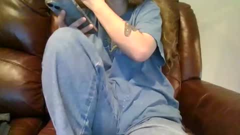 Snapshot of alliebearx chatting on 10/29/25, 08:43 alliebearx online show from 10/29/25, 08:43