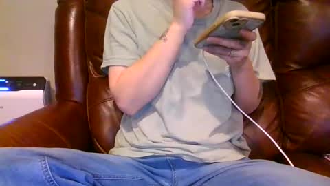 Snapshot of alliebearx chatting on 03/17/26, 03:11 alliebearx online show from 03/17/26, 03:11