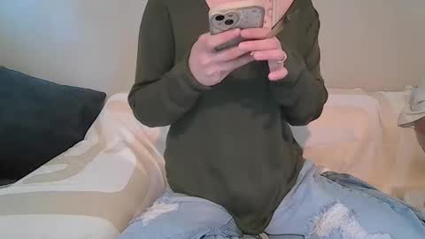 Snapshot of alliebearx chatting on 04/08/26, 08:53 alliebearx online show from 04/08/26, 08:53