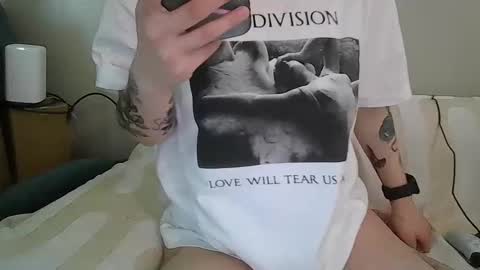 Snapshot of alliebearx chatting on 04/12/26, 06:46 alliebearx online show from 04/12/26, 06:46