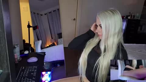 Snapshot of alliefyre chatting on 10/22/25, 02:34 Allie Fyre online show from 10/22/25, 02:34