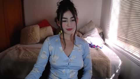 Snapshot of allierose_ chatting on 12/03/24, 04:06 Allie  online show from 12/03/24, 04:06