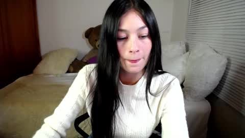 Snapshot of allierose_ chatting on 12/28/24, 03:04 Allie  online show from 12/28/24, 03:04