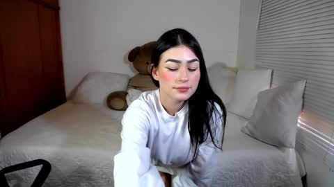Snapshot of allierose_ chatting on 03/07/25, 06:43 Allie  online show from 03/07/25, 06:43