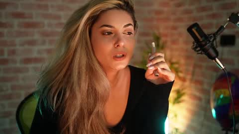 Allie online show from 12/24/24, 10:33