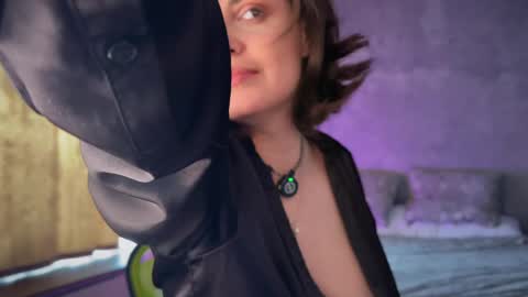 Snapshot of alliesynns chatting on 04/14/26, 12:11 Allie online show from 04/14/26, 12:11