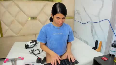 Snapshot of allison_69ts chatting on 09/14/25, 02:44 allison_69ts online show from 09/14/25, 02:44