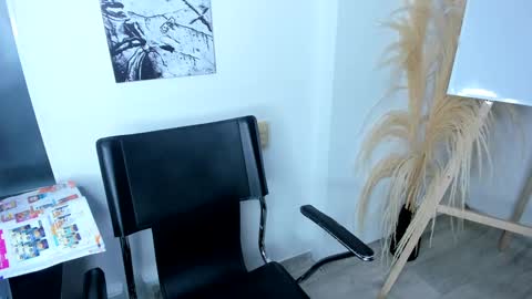 Snapshot of allison_greey chatting on 03/08/25, 12:52 allison_greey online show from 03/08/25, 12:52