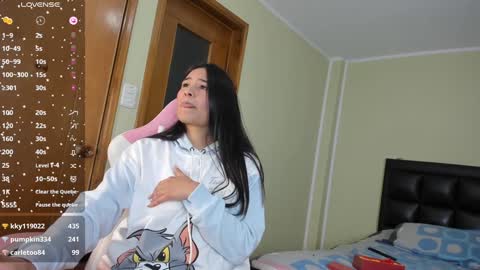 Snapshot of allison_love chatting on 01/01/25, 05:43 allison online show from 01/01/25, 05:43