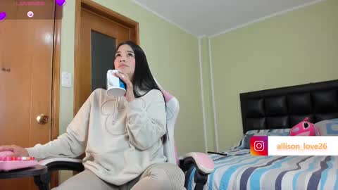 Snapshot of allison_love chatting on 10/23/25, 12:04 allison online show from 10/23/25, 12:04