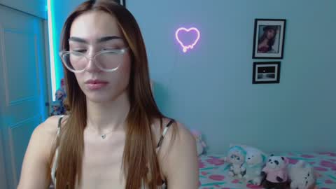 Snapshot of allisonblossom chatting on 01/26/25, 09:40 online show from 01/26/25, 09:40