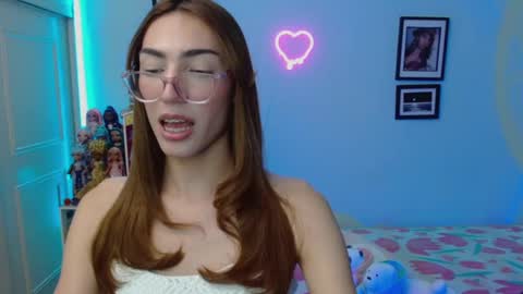 Snapshot of allisonblossom chatting on 02/04/25, 04:05 online show from 02/04/25, 04:05