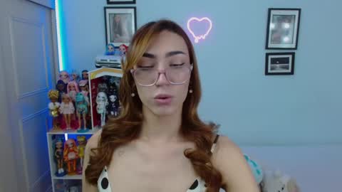 Snapshot of allisonblossom chatting on 03/04/25, 08:27 online show from 03/04/25, 08:27