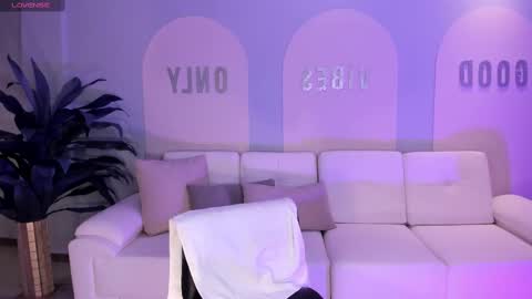 Snapshot of allisonrogersx chatting on 03/02/25, 05:14 Allison Rogers online show from 03/02/25, 05:14