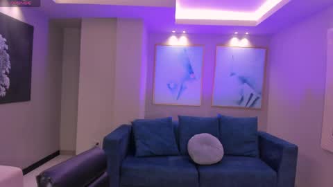 Snapshot of allisonrogersx chatting on 04/17/26, 10:40 Allison Rogers online show from 04/17/26, 10:40