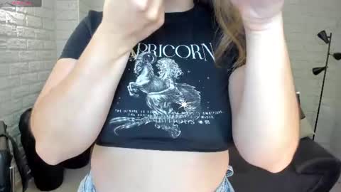 Snapshot of allisonrogersx chatting on 07/02/26, 10:32 Allison Rogers online show from 07/02/26, 10:32