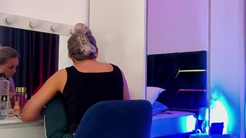 Snapshot of allisonsweetie chatting on 07/27/26, 12:34 AllisonSweetie online show from 07/27/26, 12:34