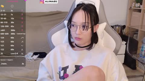 Snapshot of alllinaeve chatting on 01/07/25, 08:24 Alina online show from 01/07/25, 08:24