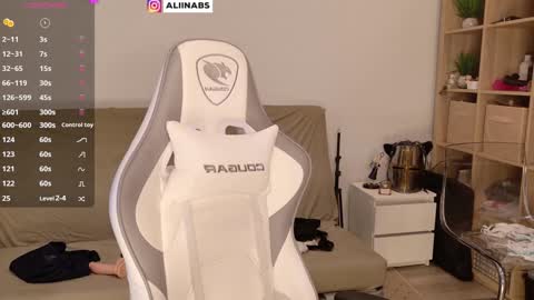 Snapshot of alllinaeve chatting on 01/08/25, 11:54 Alina online show from 01/08/25, 11:54