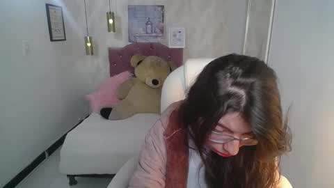 Snapshot of alllyson_ chatting on 11/27/25, 08:00 alison online show from 11/27/25, 08:00