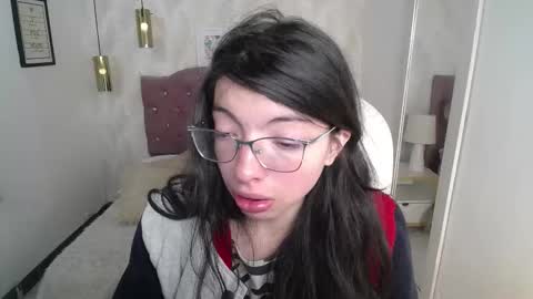 Snapshot of alllyson_ chatting on 12/16/25, 07:52 alison online show from 12/16/25, 07:52