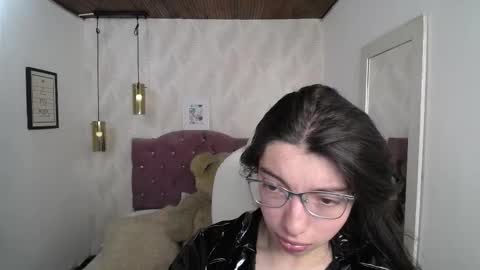 Snapshot of alllyson_ chatting on 12/17/25, 08:15 alison online show from 12/17/25, 08:15