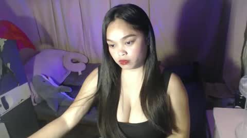 Snapshot of alluring_bobbies chatting on 03/13/26, 04:35 dhiharu online show from 03/13/26, 04:35