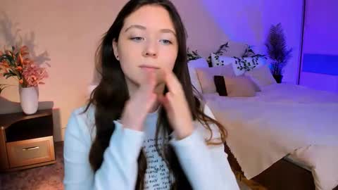 Snapshot of alluringeyess chatting on 09/10/25, 12:49 alluringeyess online show from 09/10/25, 12:49