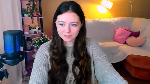 Snapshot of alluringeyess chatting on 09/13/25, 04:23 alluringeyess online show from 09/13/25, 04:23