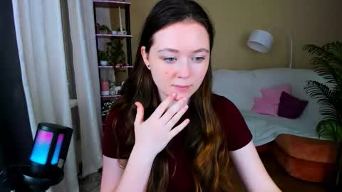 Snapshot of alluringeyess chatting on 09/22/25, 12:18 alluringeyess online show from 09/22/25, 12:18