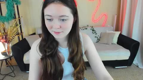 Snapshot of alluringeyess chatting on 10/04/25, 04:27 alluringeyess online show from 10/04/25, 04:27