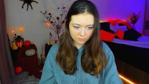 Snapshot of alluringeyess chatting on 10/27/25, 12:09 alluringeyess online show from 10/27/25, 12:09